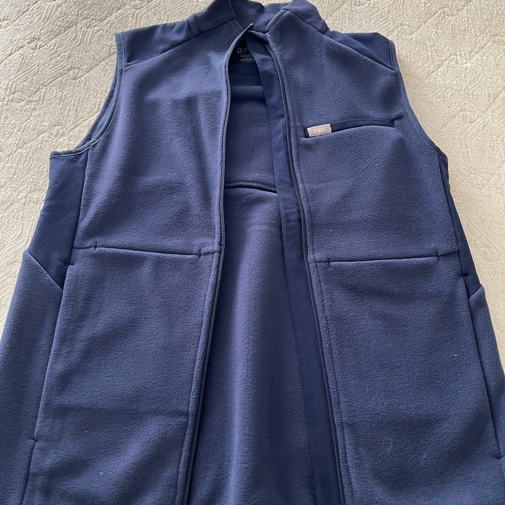 Small FIGS Vest 💙